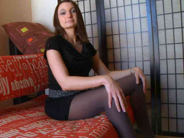 Melyne Leona Webcam Sofa